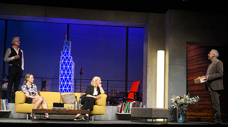 Dominic Raacke, Jana Klinge , Katja Weitzenböck und Ralf Kmorr bei „Herz und Niere“ in der Komödie im Bayerischen Hof (©Foto: Komödie im Bayr. Hof)